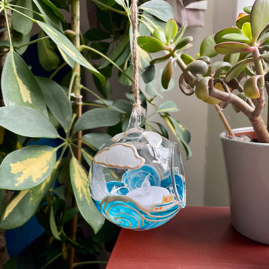 Seal~ Hanging tealight candleholder