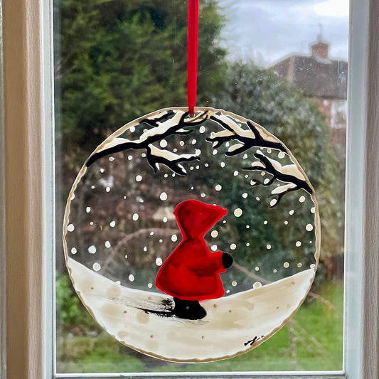 Redhood in snow~ Round suncatcher