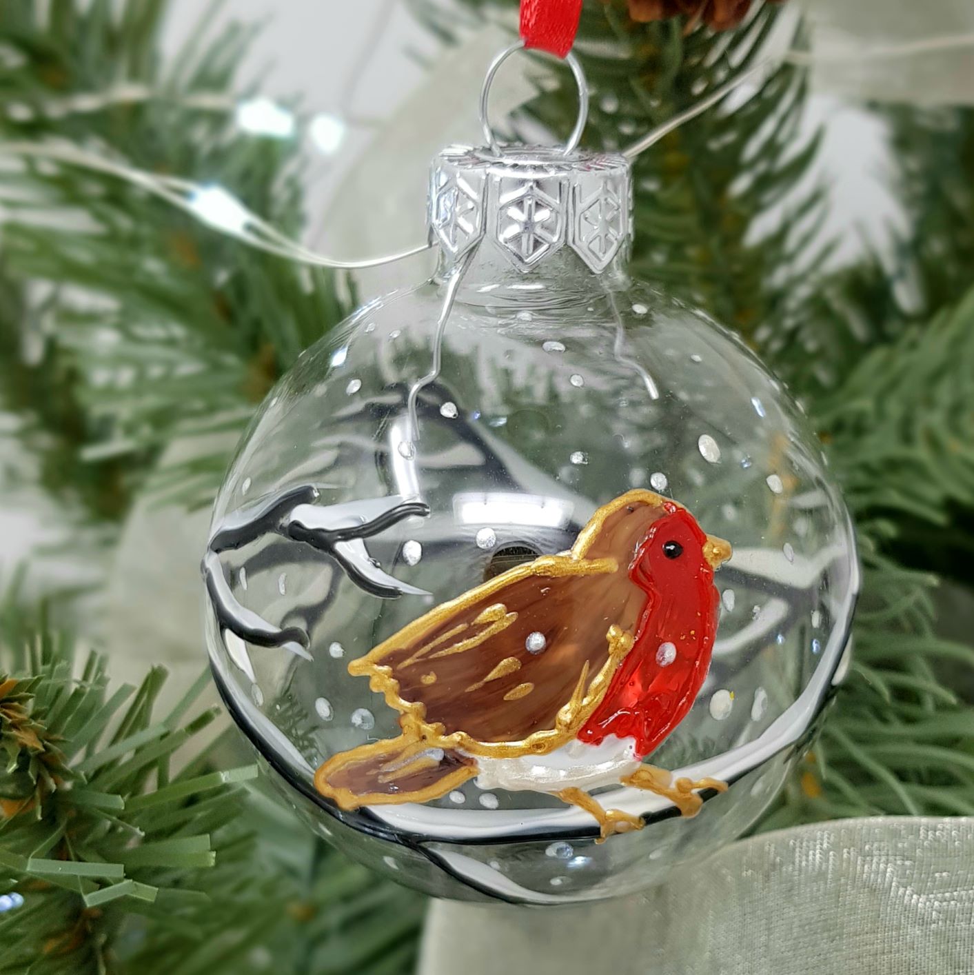 Robin in snow~ Glass bauble