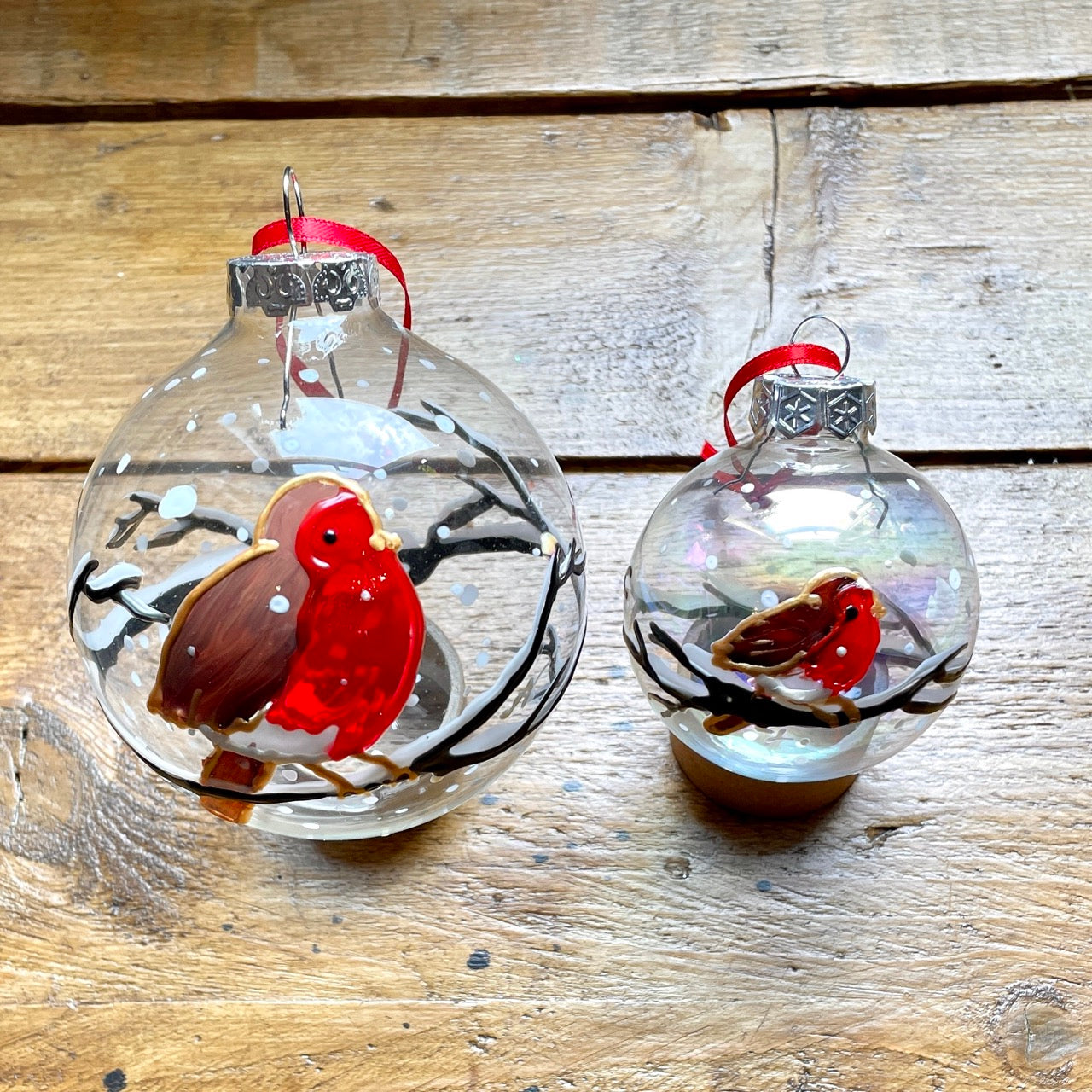 Robin in snow~ Large glass bauble