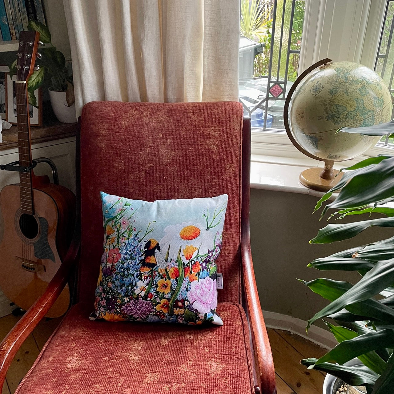 Bee colourful~ Cushion