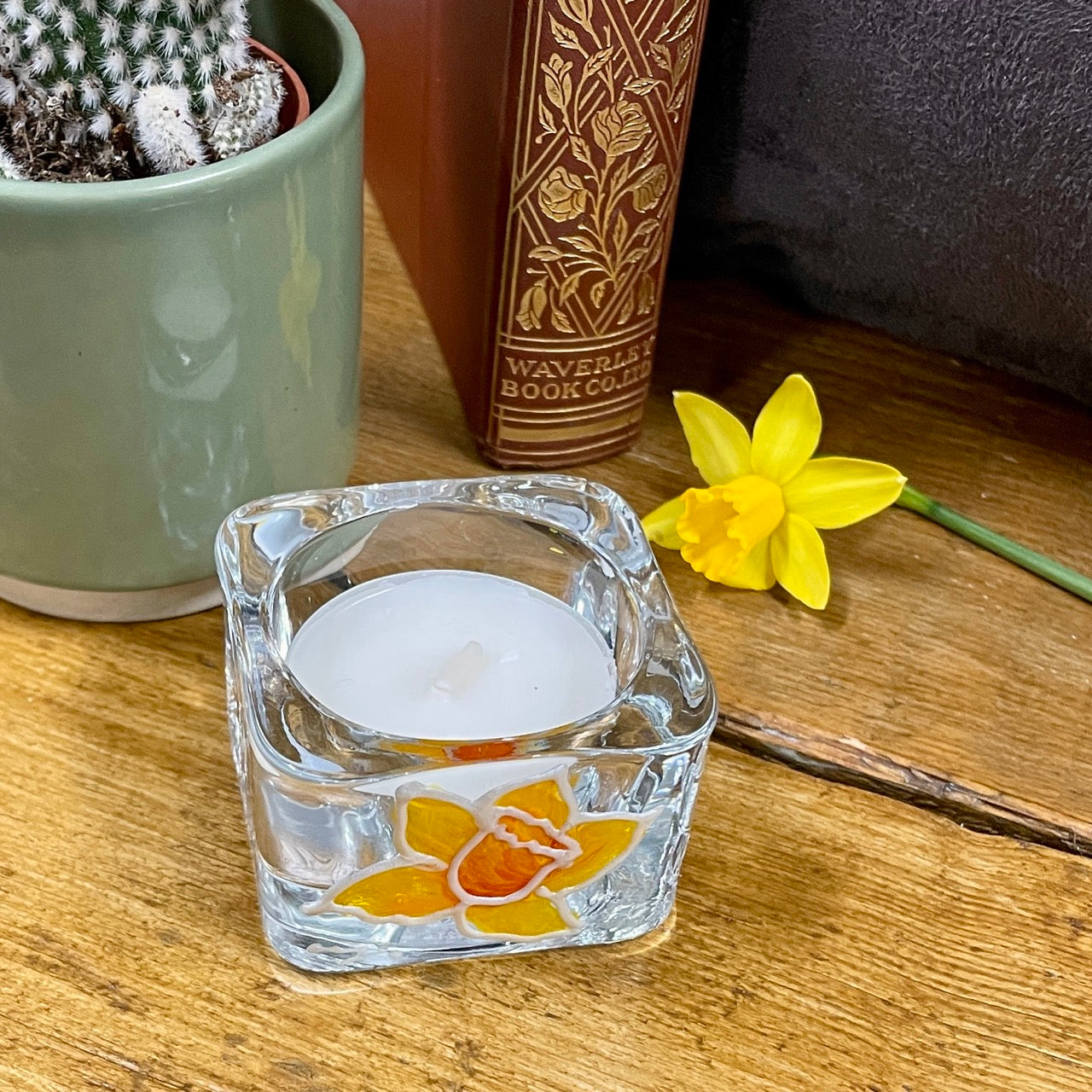 Daffodil~ Square tealight candleholder