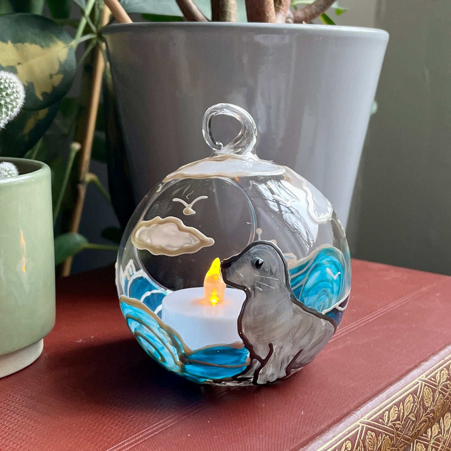 Seal~ Hanging tealight candleholder