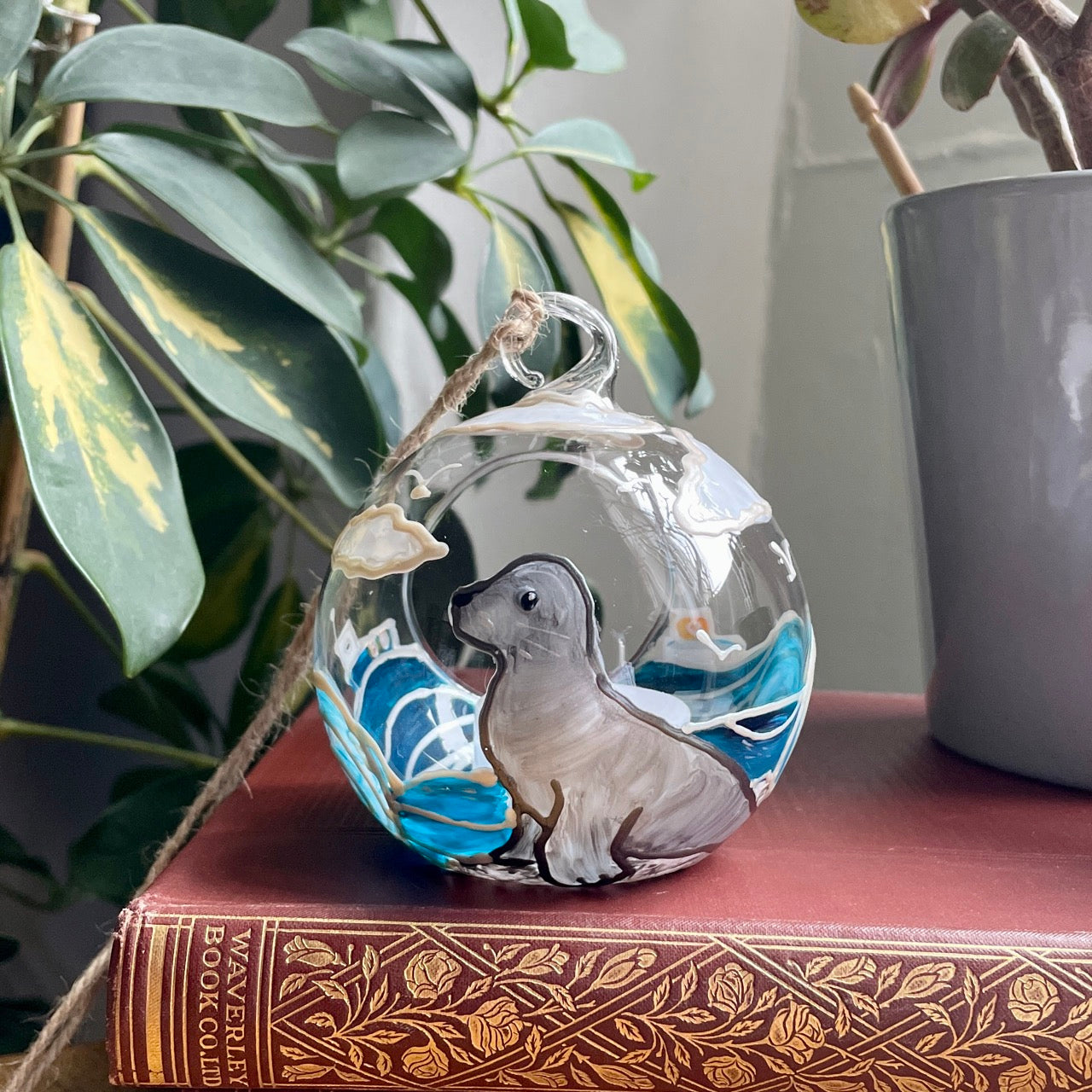 Seal~ Hanging tealight candleholder