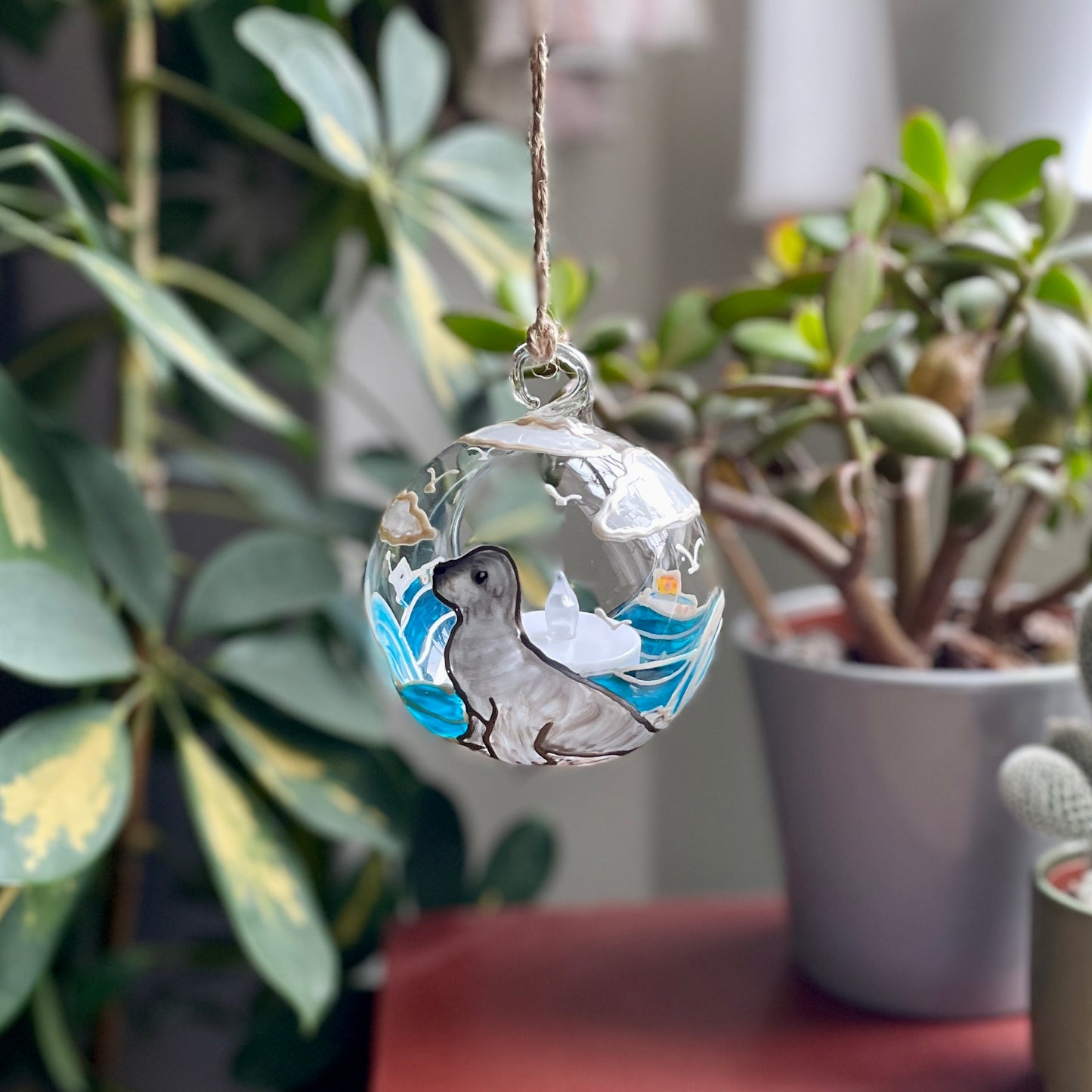 Seal~ Hanging tealight candleholder