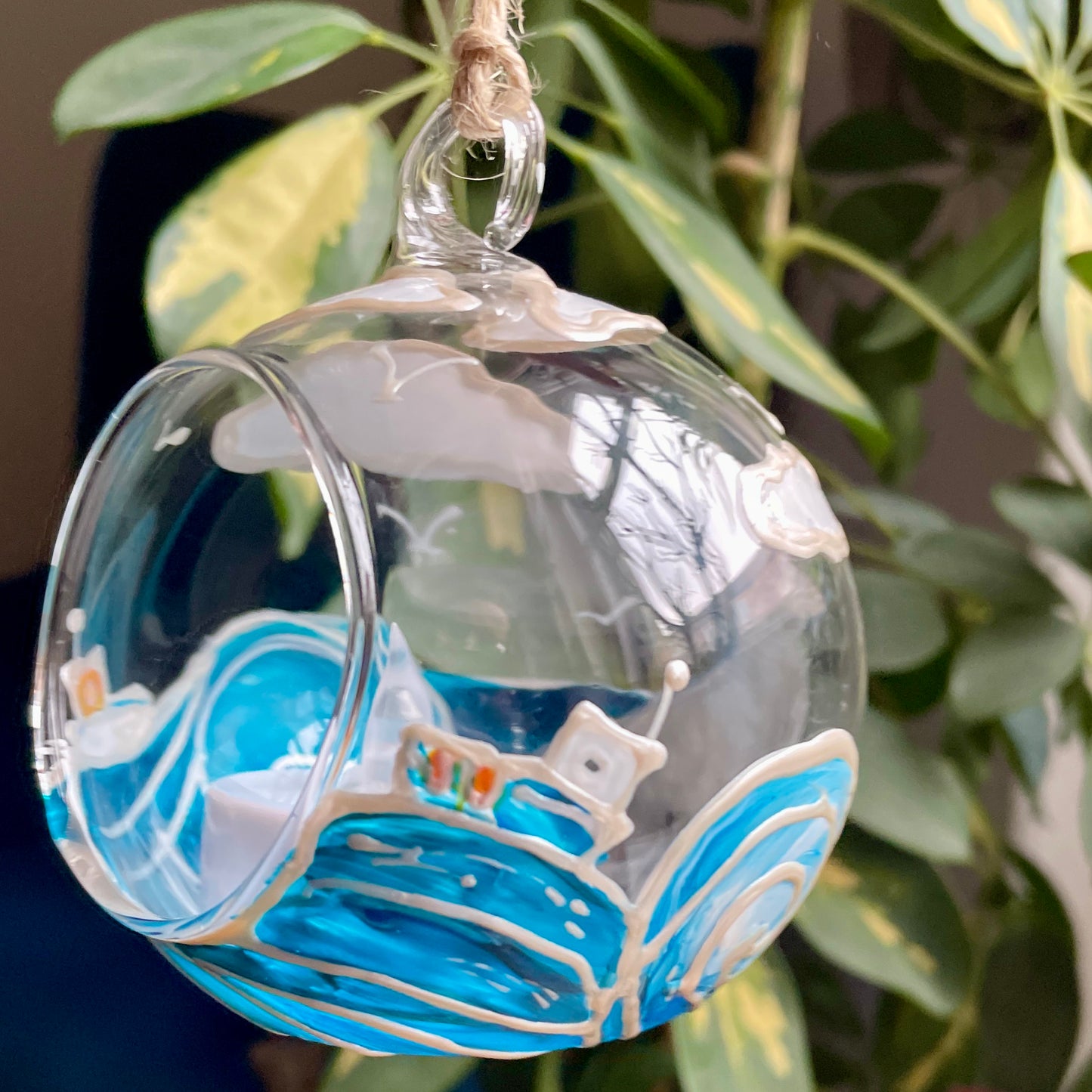 Seal~ Hanging tealight candleholder