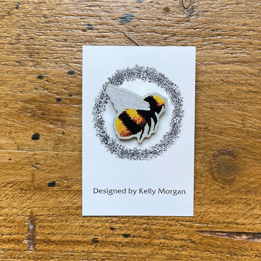 Bee~ Pin badge