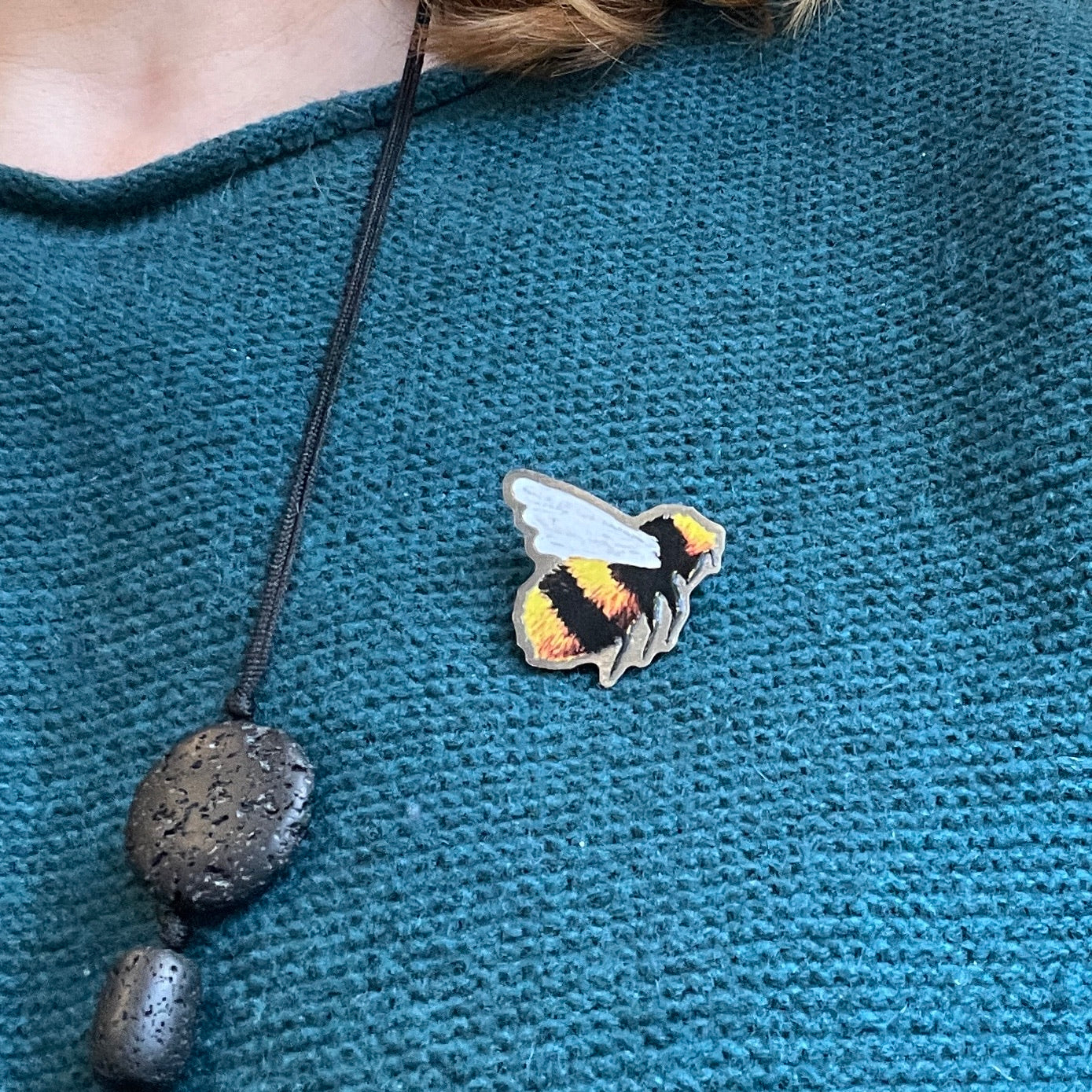 Bee~ Pin badge