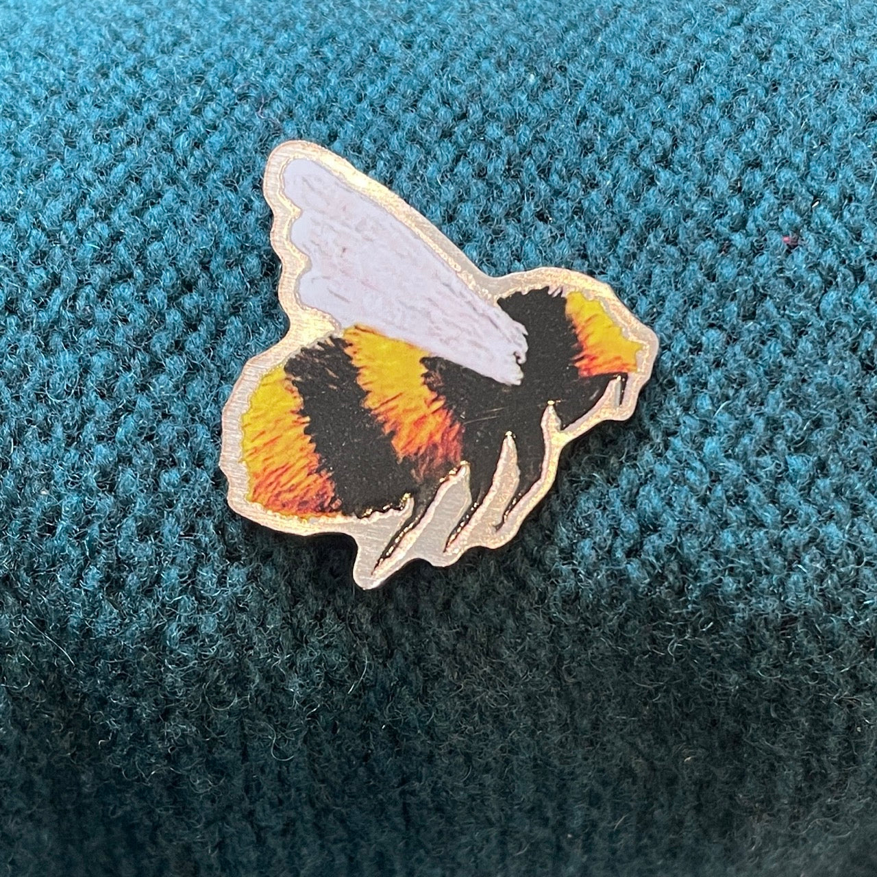 Bee~ Pin badge