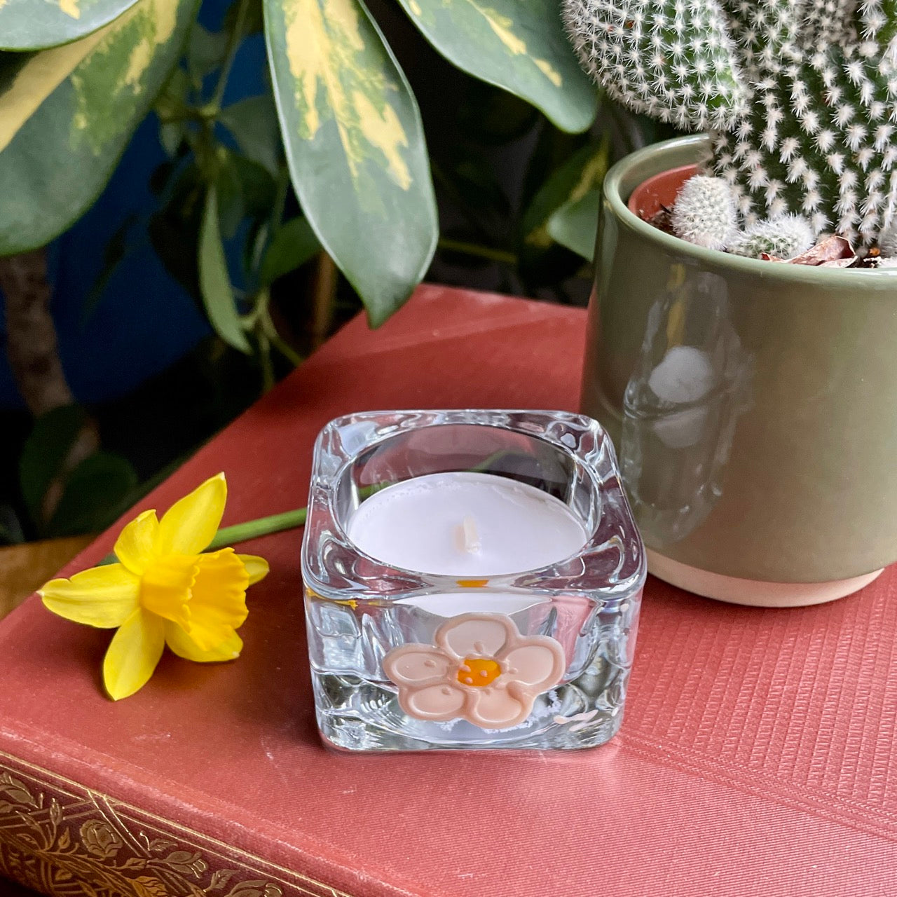 Daisy~ Square tealight candleholder