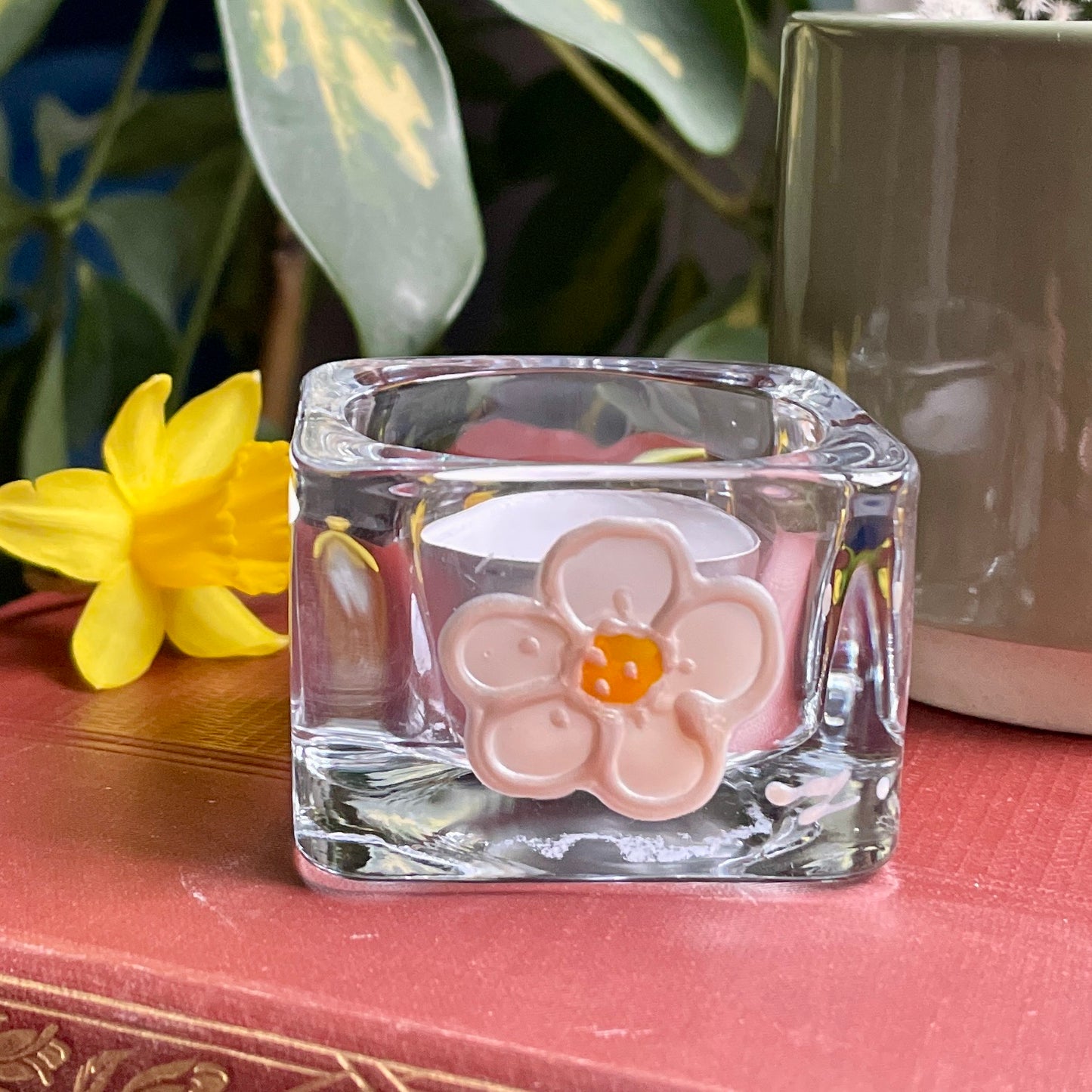 Daisy~ Square tealight candleholder