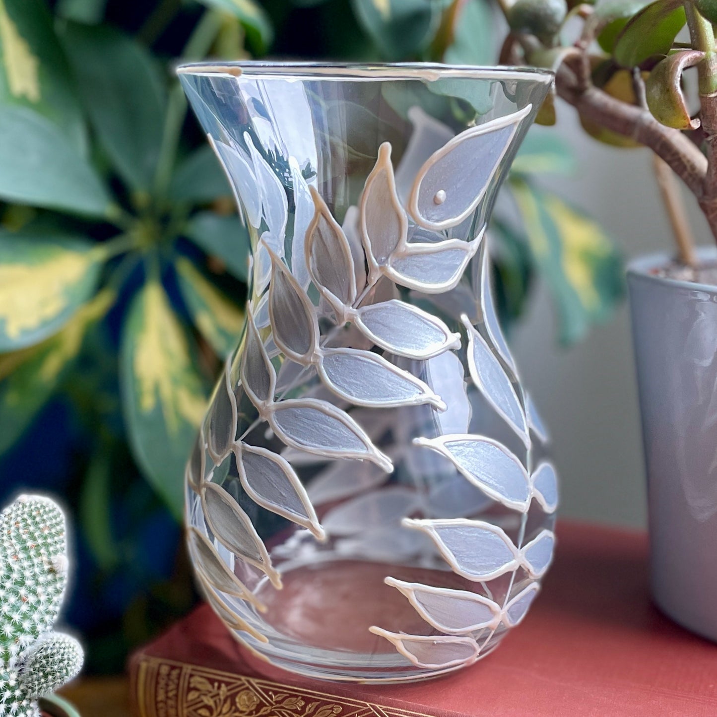 Silver leaves~ Vase