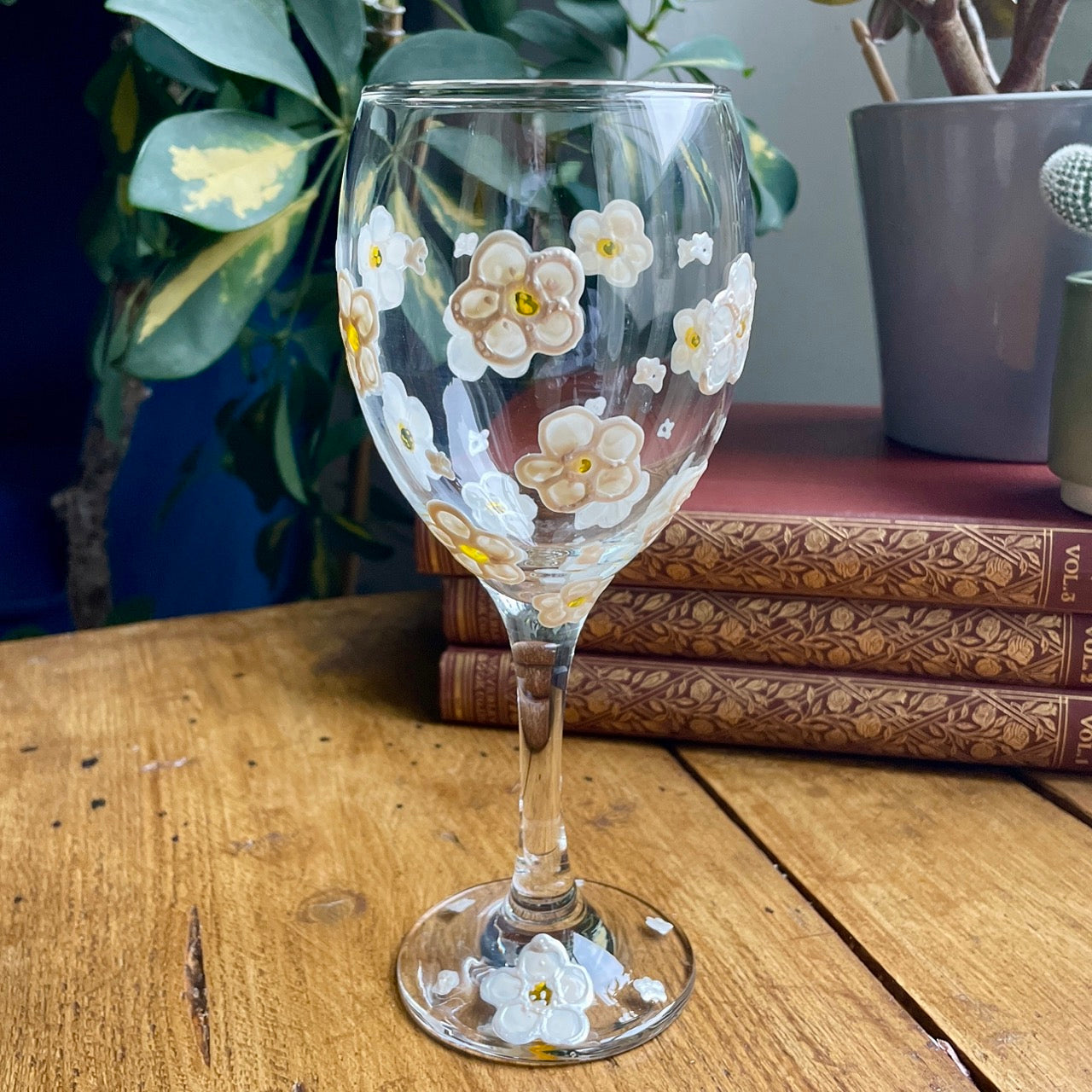 Daisy~ Wine glass