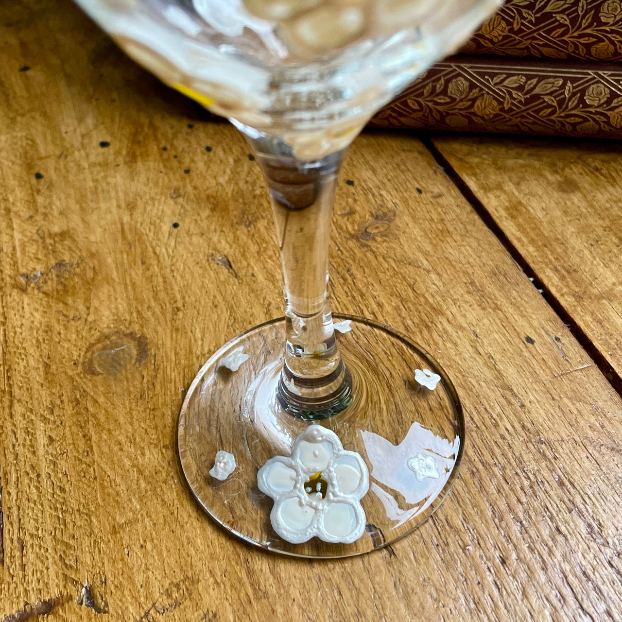 Daisy~ Wine glass