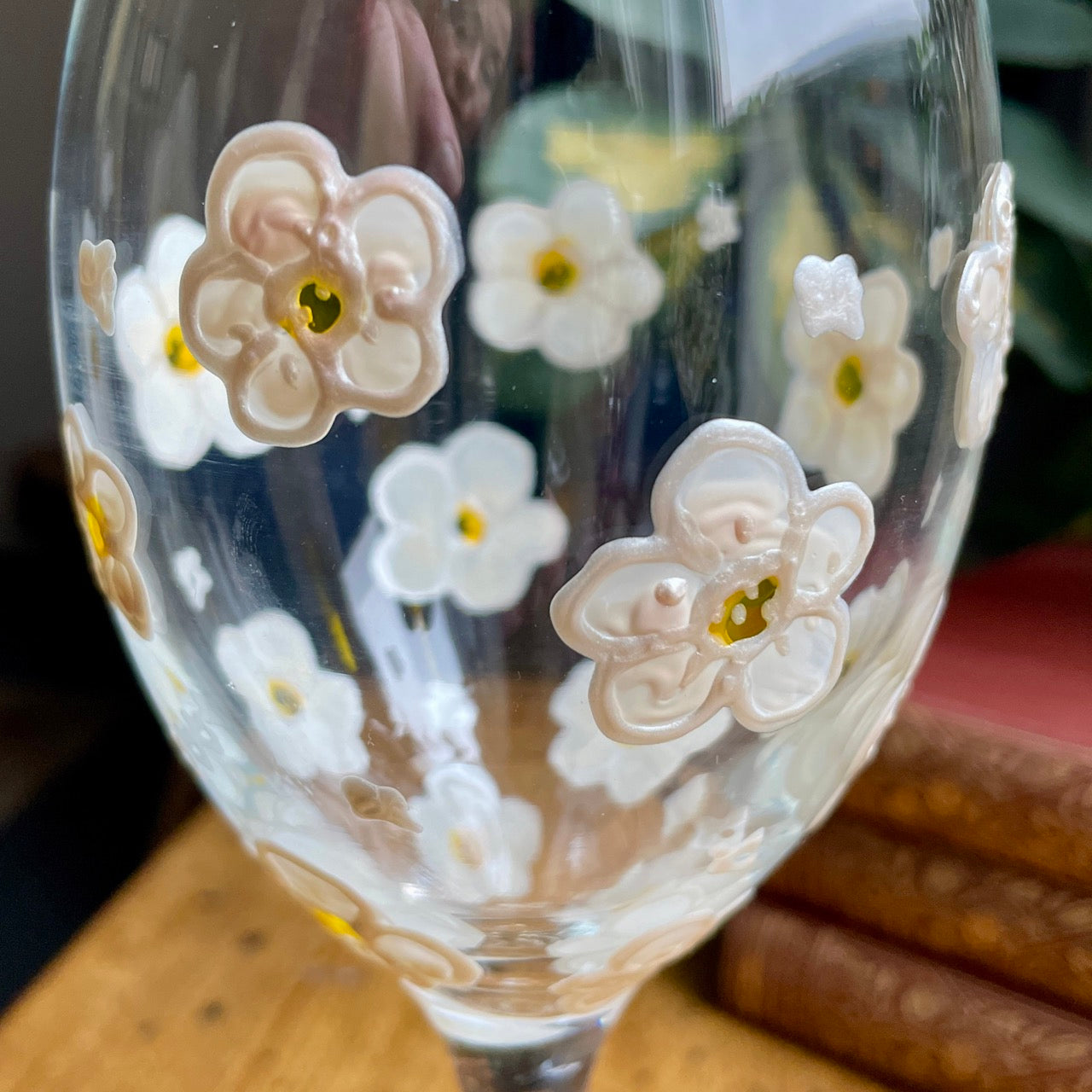 Daisy~ Wine glass